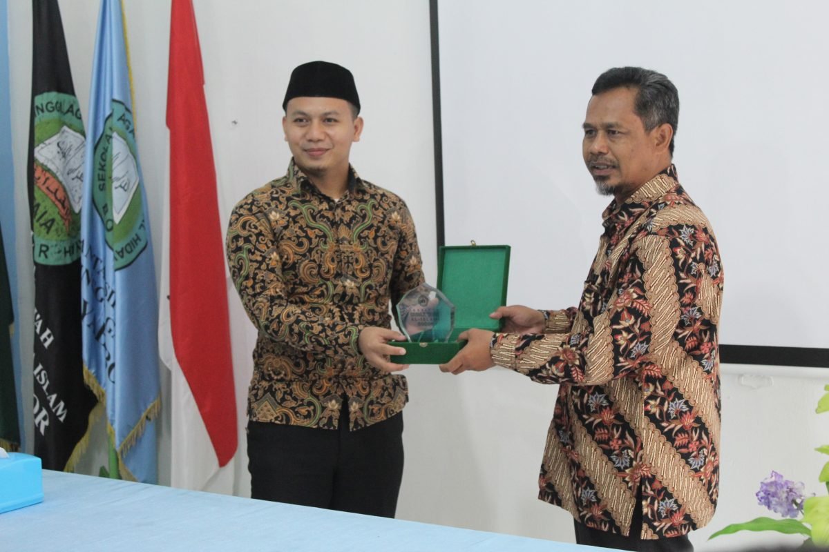 STAI Al-Hidayah Bogor Menyambut Kunjungan dari Institut Ummul Quro Al-Islami Bogor dan Melakukan Penandatanganan MOU