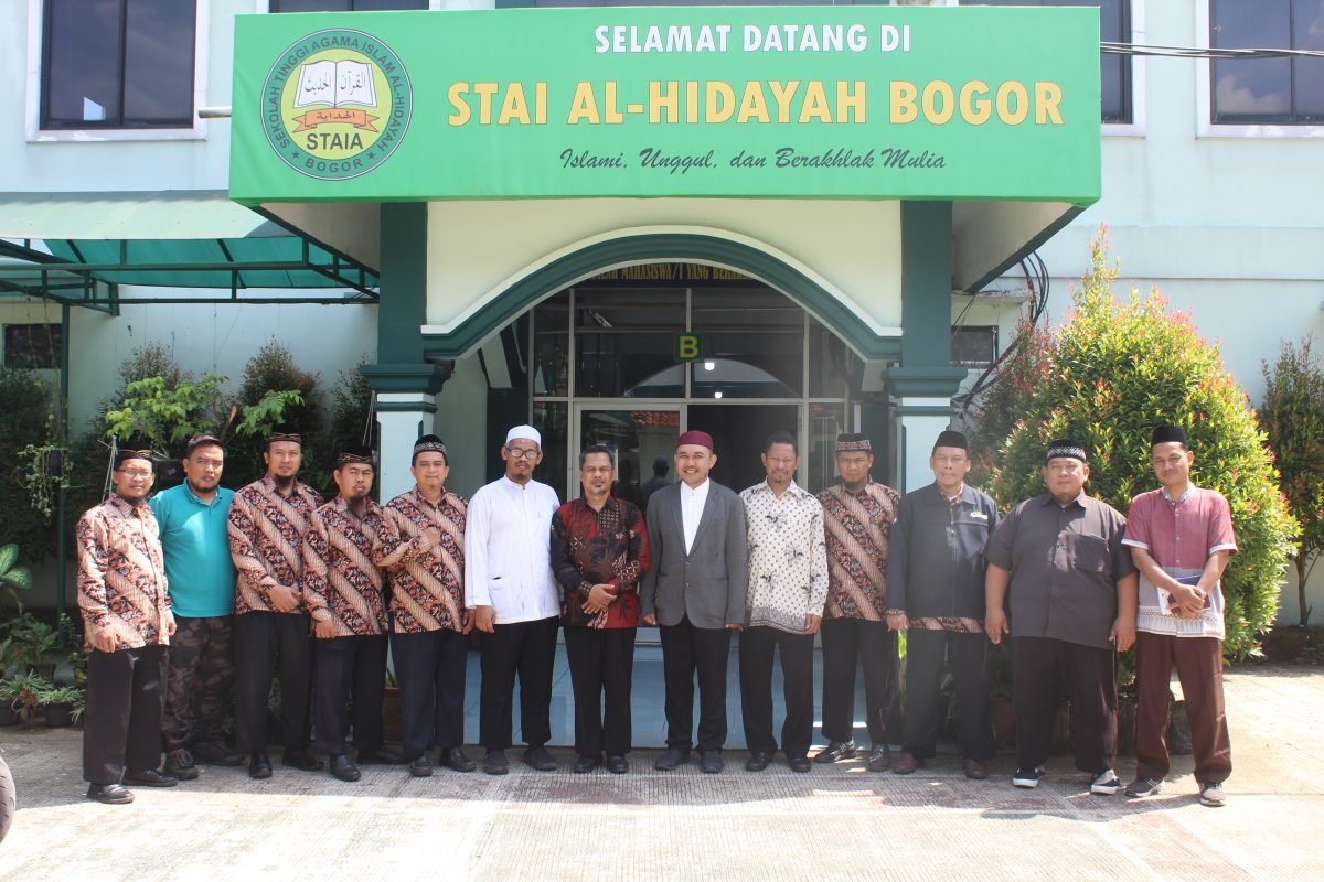 Kunjungan dan Sharing Seson dari Ketua STIA Abdul Haris Makassar Bpk. Ismail Suardi Wekke, Ph.D