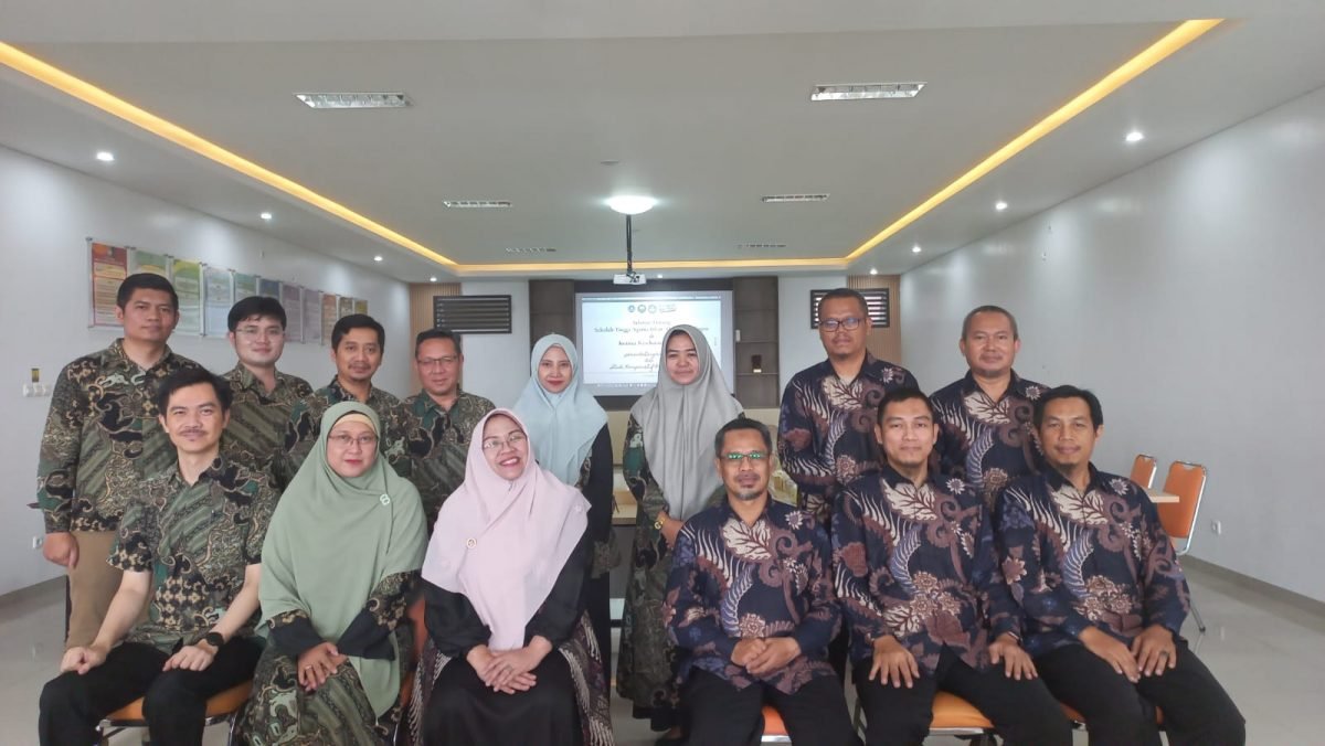 Penandatanganan MoU kerjasama perguruan tinggi, antara STAI Al-Hidayah Bogor dengan institut Kesehatan Rajawali Bandung