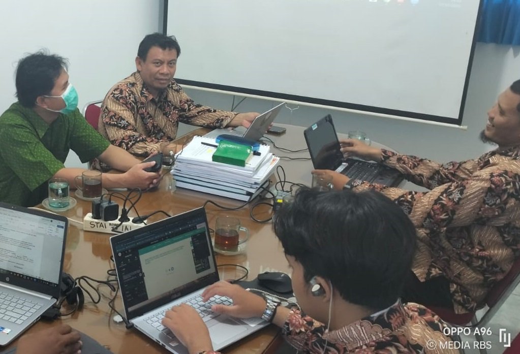 TINGKATKAN KOMPETENSI TENDIK PELATIHAN PENYUSUNAN SURVEI KEPUASANSTAKEHOLDER