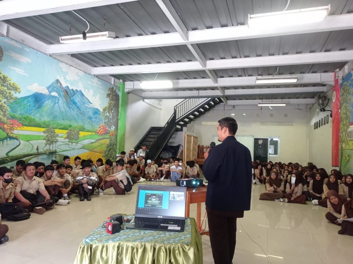 Sosialisasi PMB Oleh Koordinator PMB Offline di SMK Bina Informatika, Empang-Bogor