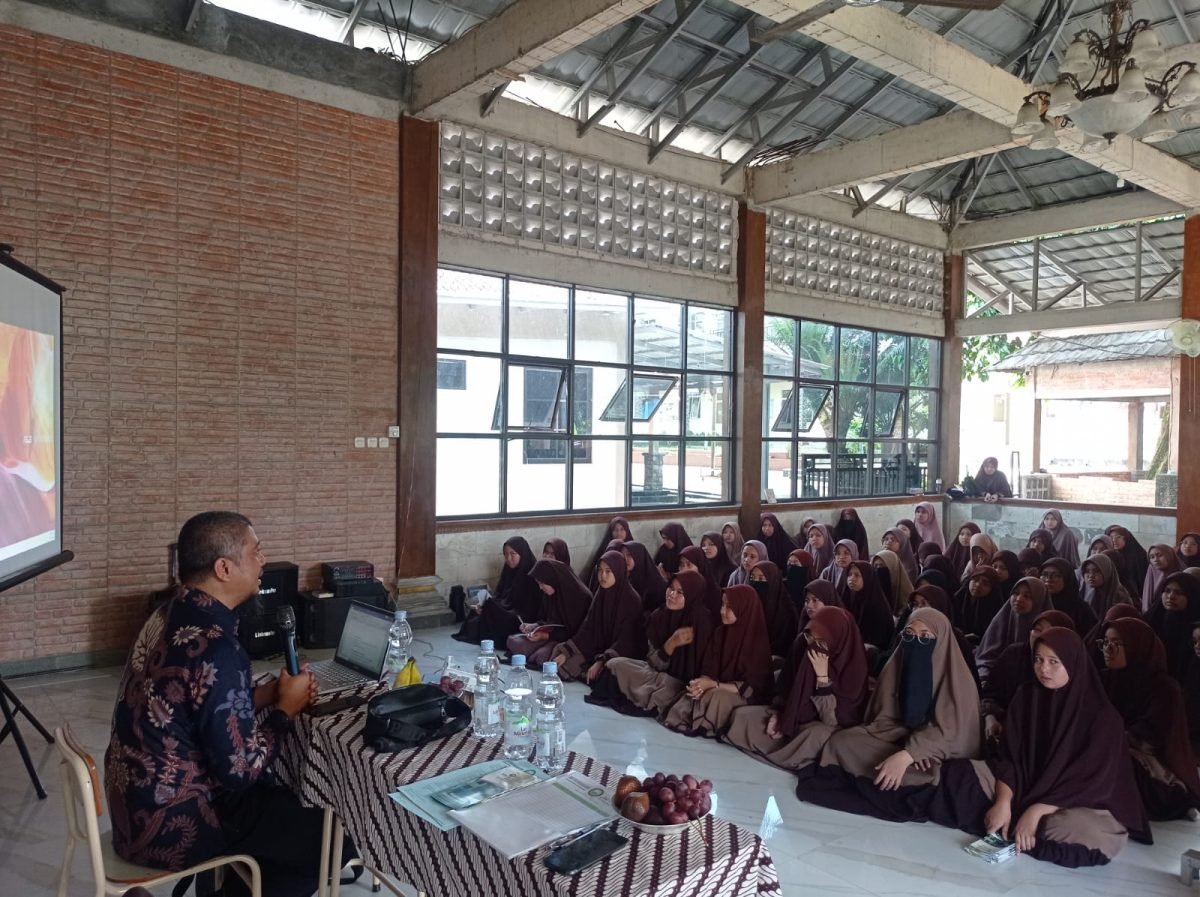 Kaprodi Ilmu Al-Qur’an dan Tafsir STAI Al-Hidayah Bogor Sosialisasikan PMB di Pondok Darulsunnah Parung-Bogor