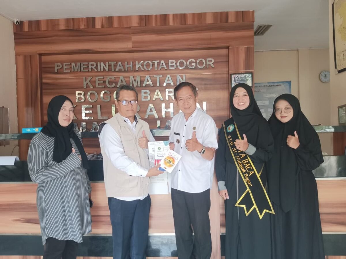 STAI Al-Hidayah Bogor Tingkatkan Literasi Masyarakat Melalui Kunjungan dan Sumbangan Buku